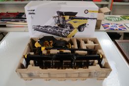 Britains Prestige New Holland CR11 combine 1/32 (slight damage to box).