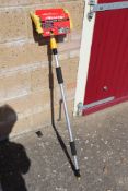 2m extendable wash brush. V
