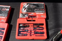 2x Screwdriver sets. V
