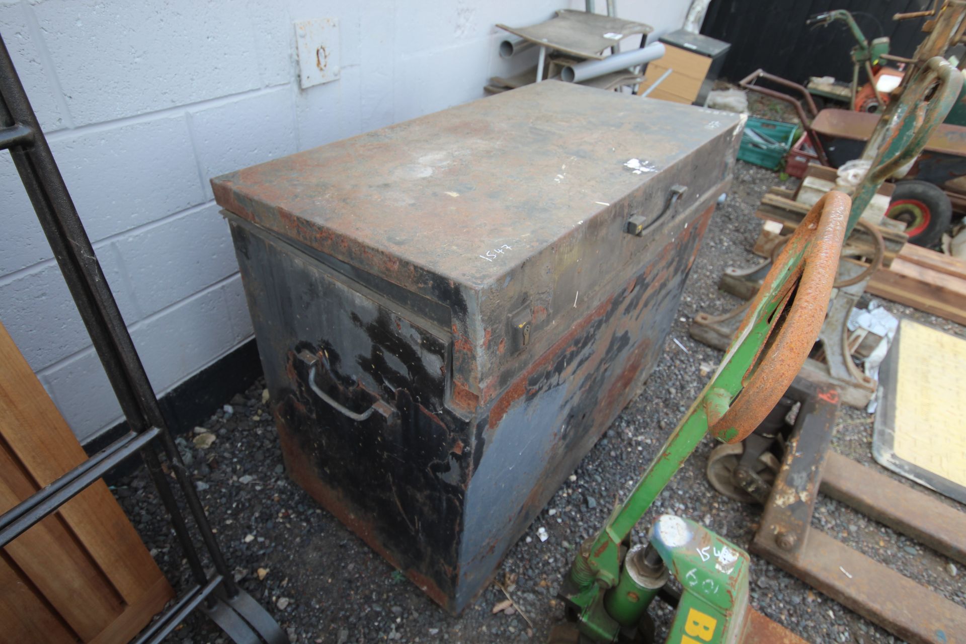 Securebox large storage box. Unlocked but no keys.