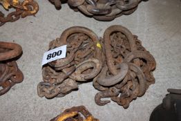 2x lifting chains. From a deceased estate.