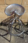 Heavy tractor stool. V