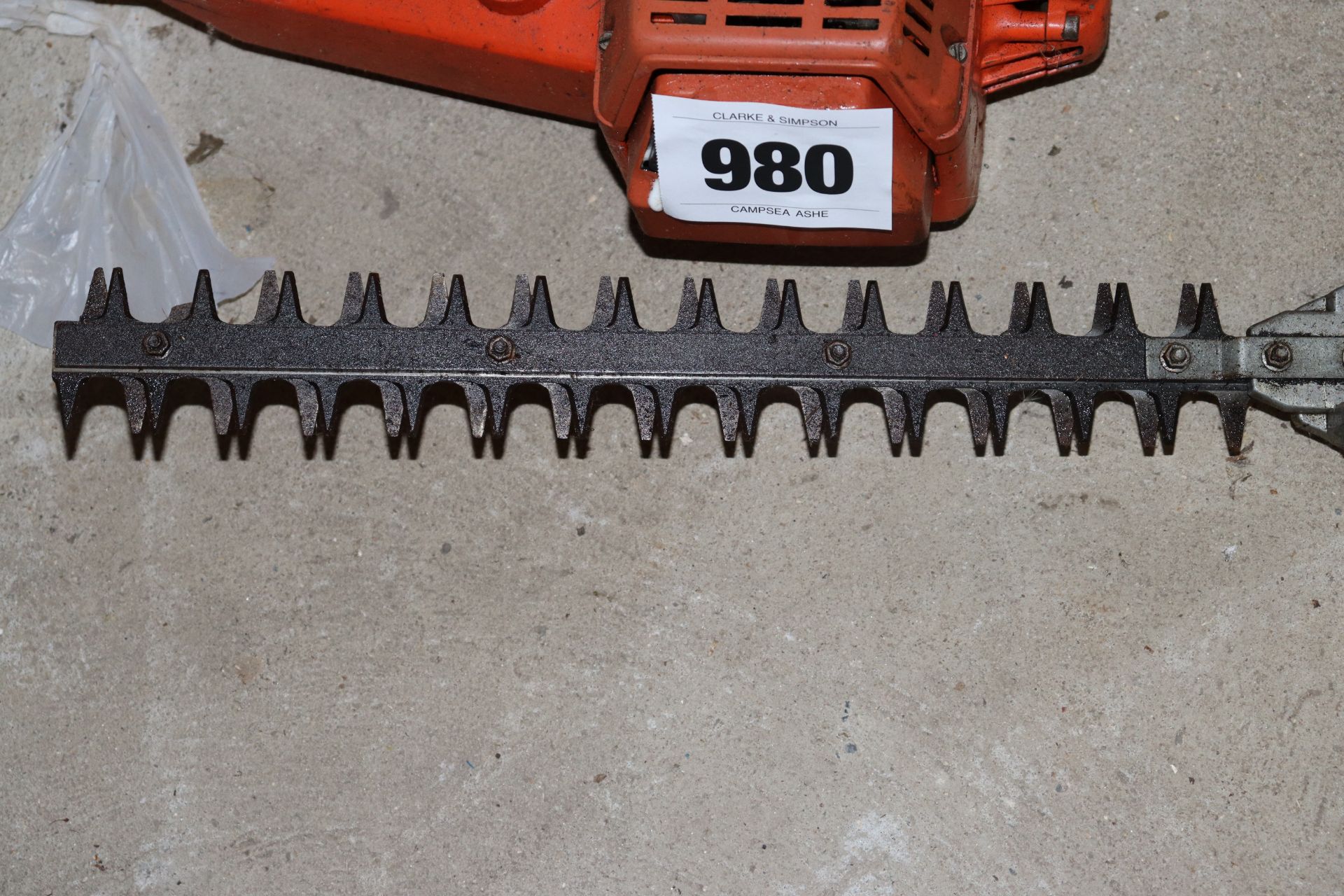 Long reach hedge trimmer. - Image 3 of 3