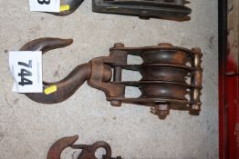3 wheel hoist-pully (Block & Tackle)