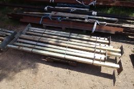 Pallet of adjustable legs. V