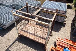 Stillage.