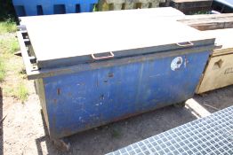 Large secure toolbox. V