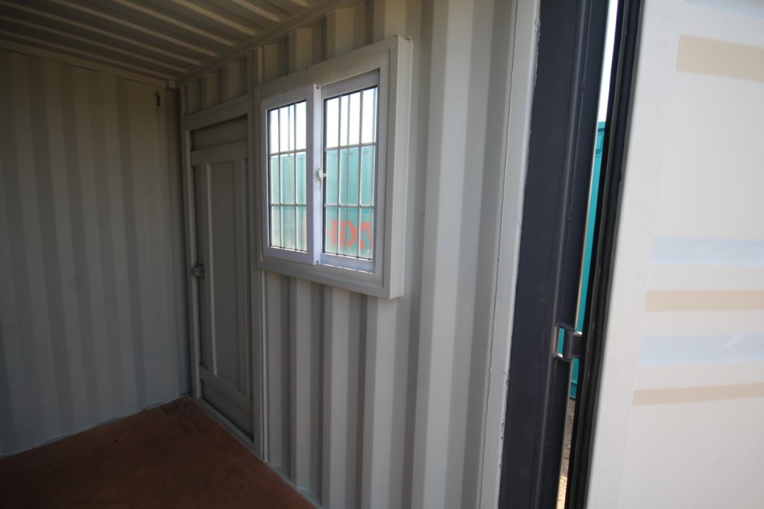 V Unused 9ft container. With side door and window. Key held. V - Image 9 of 11