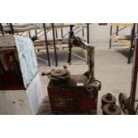 Tyre changing machine.