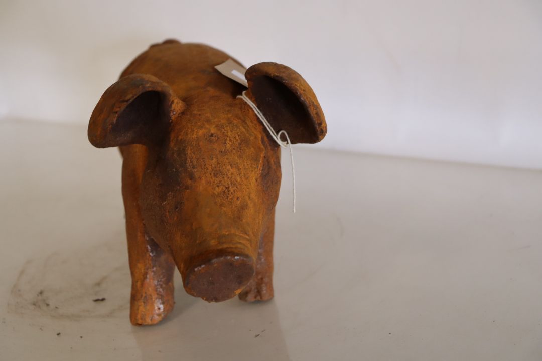 A cast iron pig (9) - Image 2 of 5