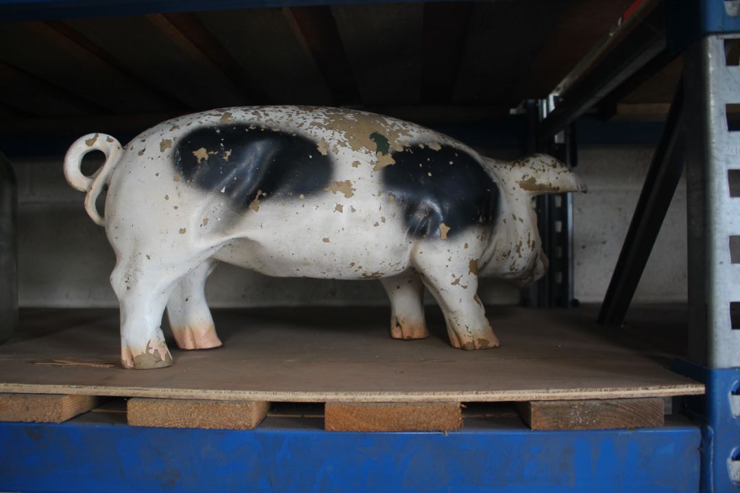 A Butchers shop display pig, approx. 24" long - Image 2 of 2