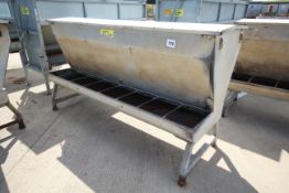 + VAT IAE 0.5T barley beef feeder.