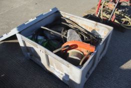 + VAT Dolav containing hydraulic fan unit, hydraulic hoses, various nails etc. Included by kind