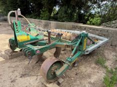 + VAT Cousins 2.2m five leg V-form. With liquid fertiliser applicator, packer, heavy-duty depth