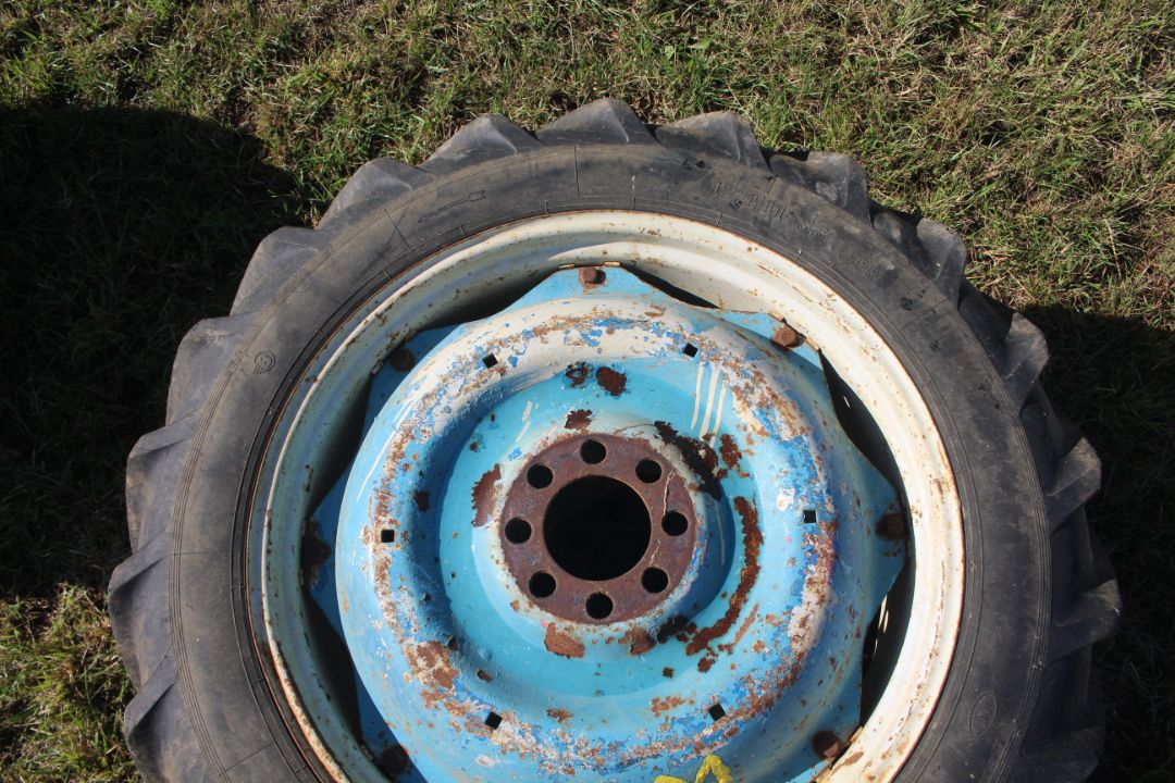 + VAT Pair of 12.4/11-36 wheels and tyres. With 8-stud centres. Ex-Ford 5610. - Image 5 of 7
