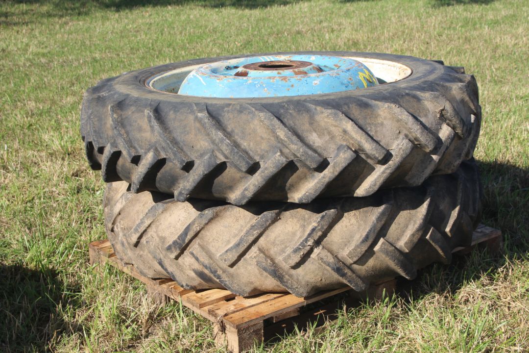 + VAT Pair of 12.4/11-36 wheels and tyres. With 8-stud centres. Ex-Ford 5610. - Image 3 of 7