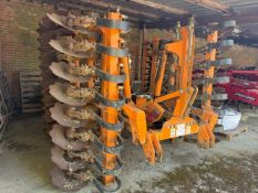 + VAT Simba 4m mounted hydraulic folding X-Press. With DD rings. Included by kind permission.