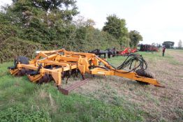 + VAT Simba 4m hydraulic folding trailed Top Tilth II. Comprising levelling bar, two rows of pig