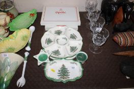 A quantity of Spode 'Christmas Tree' pattern items to include hors d'oeuvres dish, side bowls,