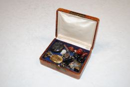 A leather jewellery box containing various Victorian and Edwardian jewellery