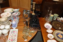 A collection of metalware to include pewter tankards, a hip flask, horn handled cutlery, horse