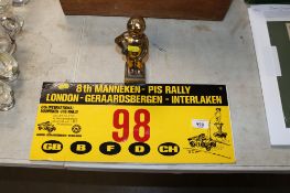 A sign and a bronzed trophy from the 1987 Manneken - Pis Rally