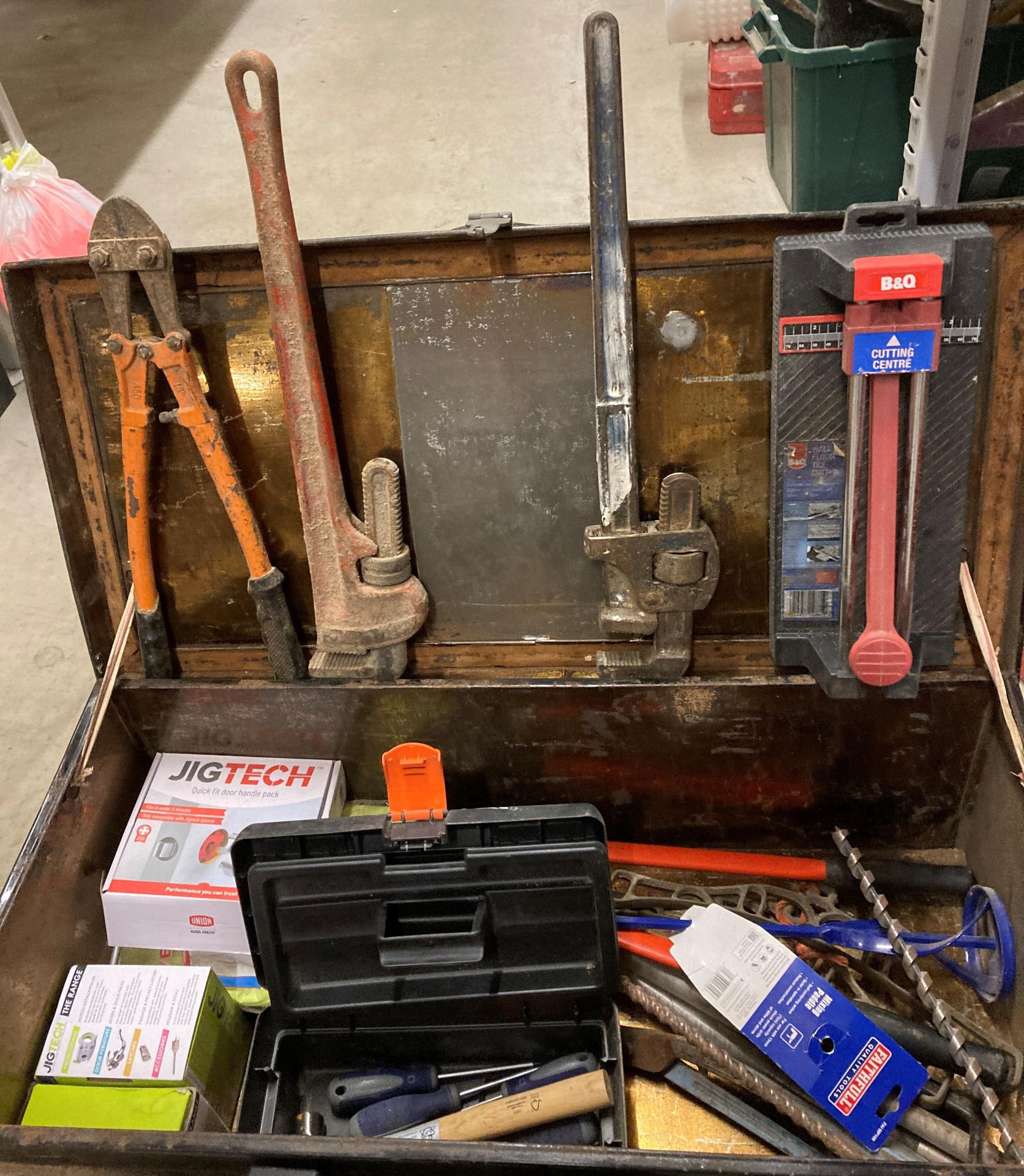 A large tool chest with a selection of tools, - Image 2 of 4