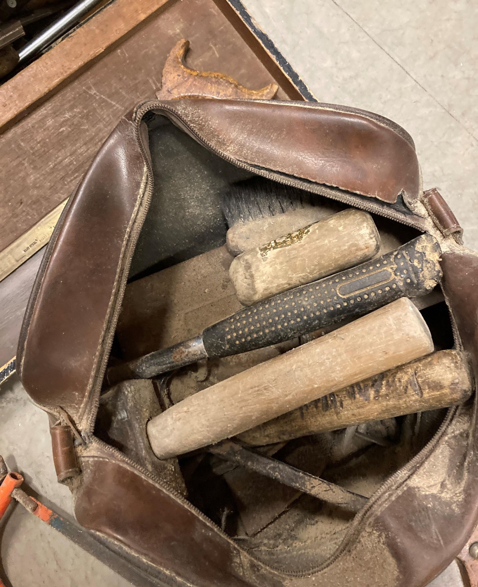 Contents to tool box and bag; a quantity of woodwork tools, saws, bit and brace, chisels, hammer, - Image 4 of 5