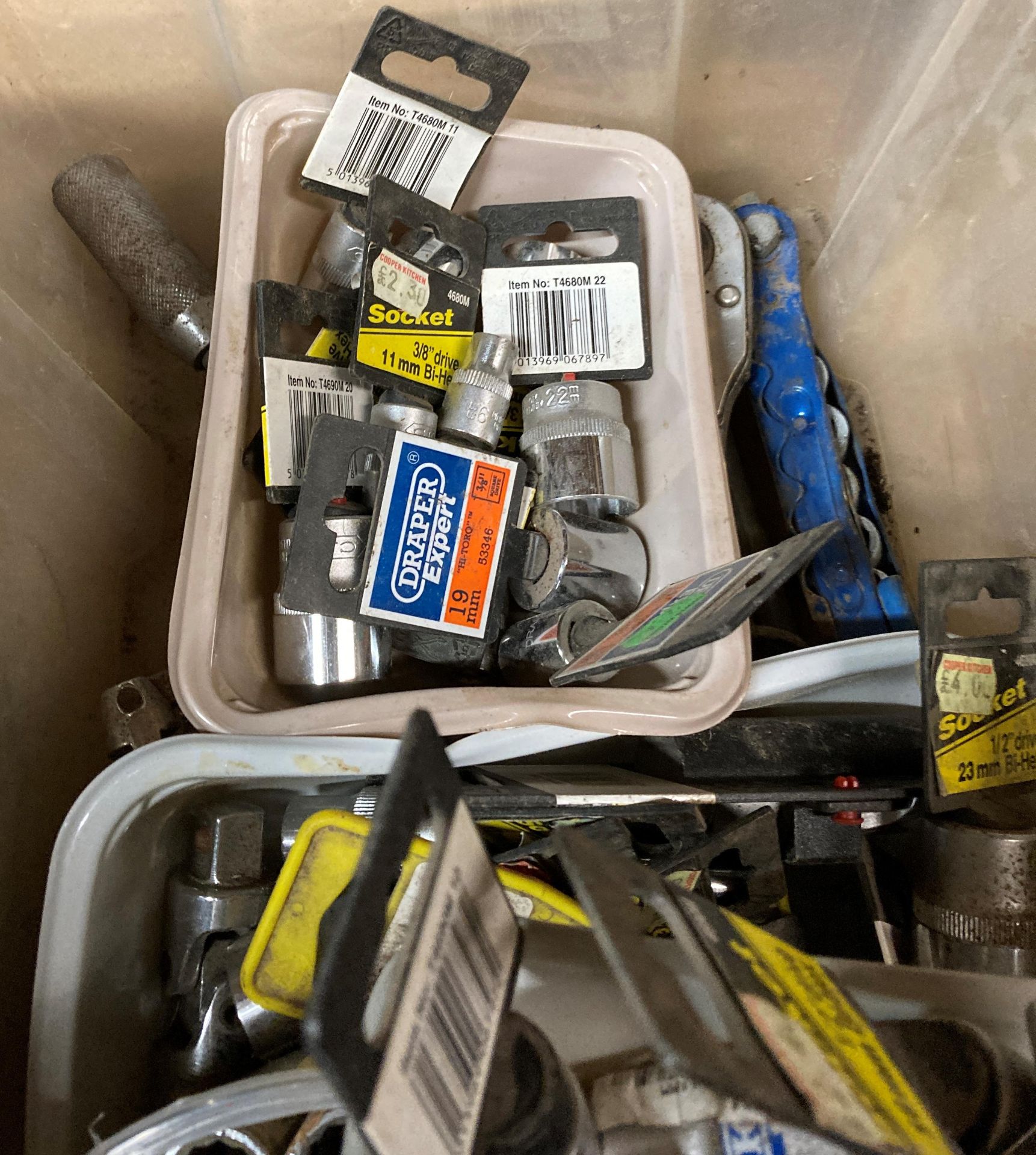 Contents to box - assorted new and used sockets and wrenches (CWH Ref: E12) - Image 3 of 3