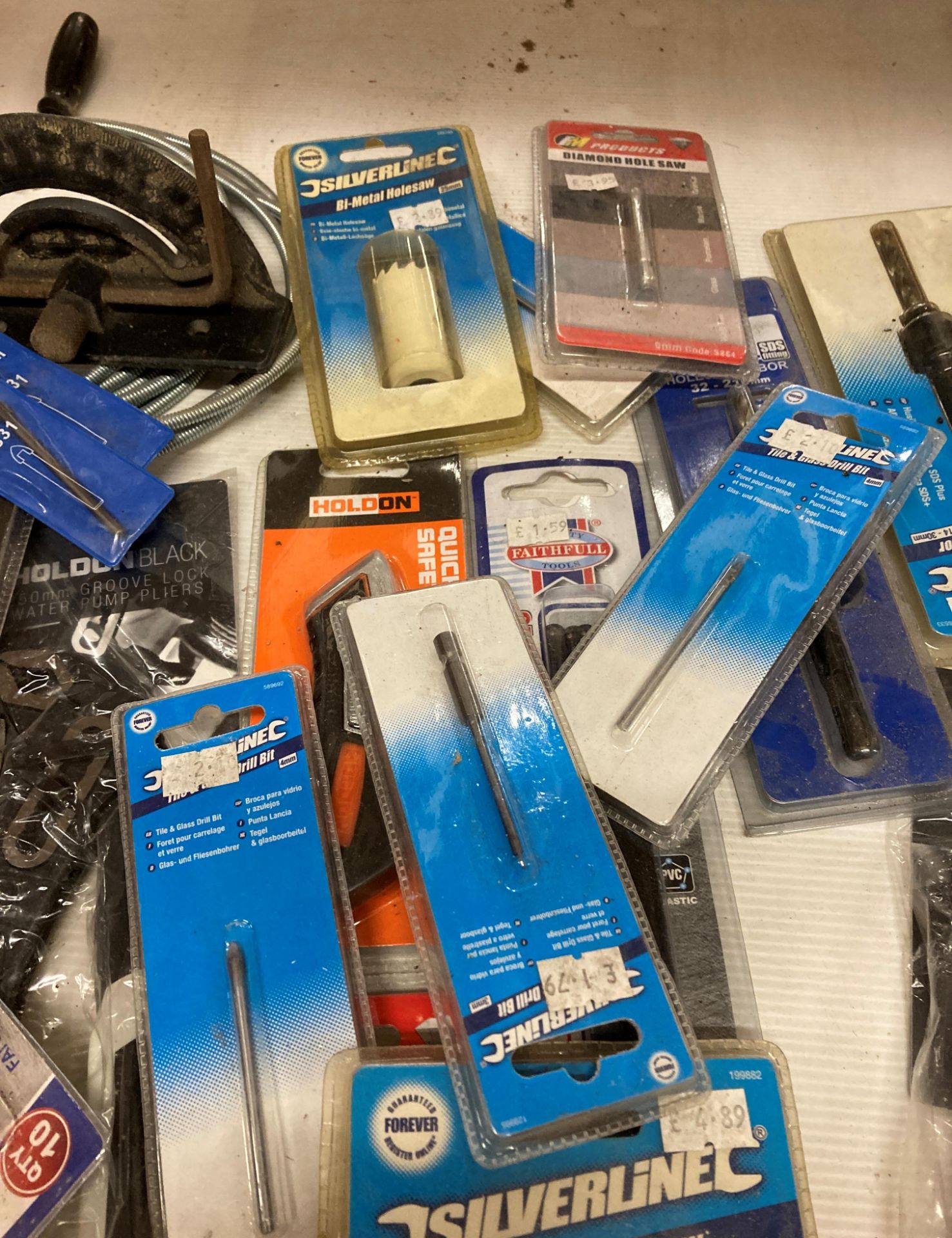 Contents to crate; glass drill bits, bi-metal hole saws, safety knives, water pump, pliers, - Image 3 of 8