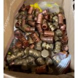 Contents to box - 22mm mixed copper and brass plumbing fittings (unused) (CWH Ref: E12)