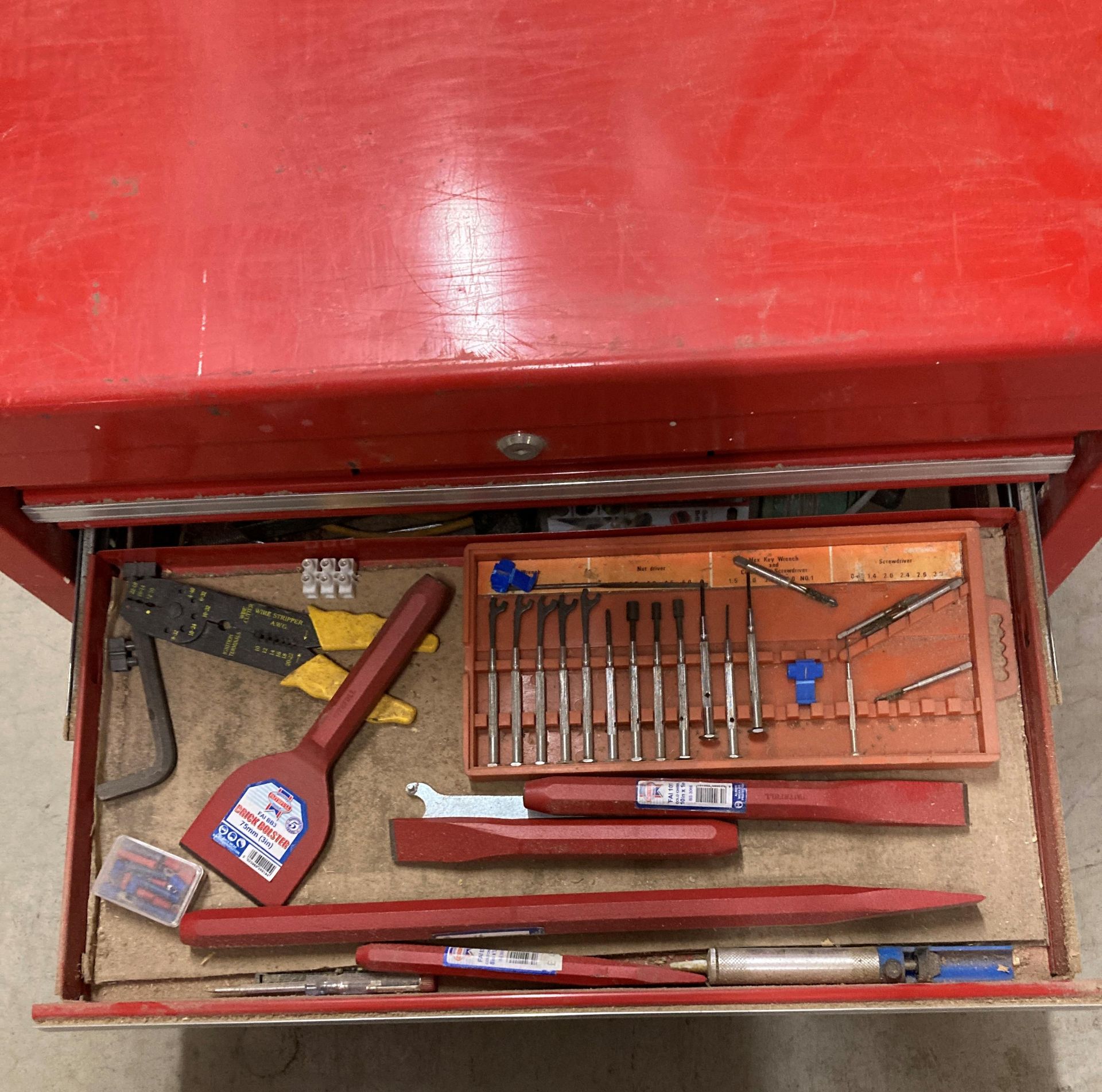 Large Clarke 7 tray tool chest (66cm x 39cm x 30cm) with a selection of tools - some new (CWH REF: - Image 5 of 6
