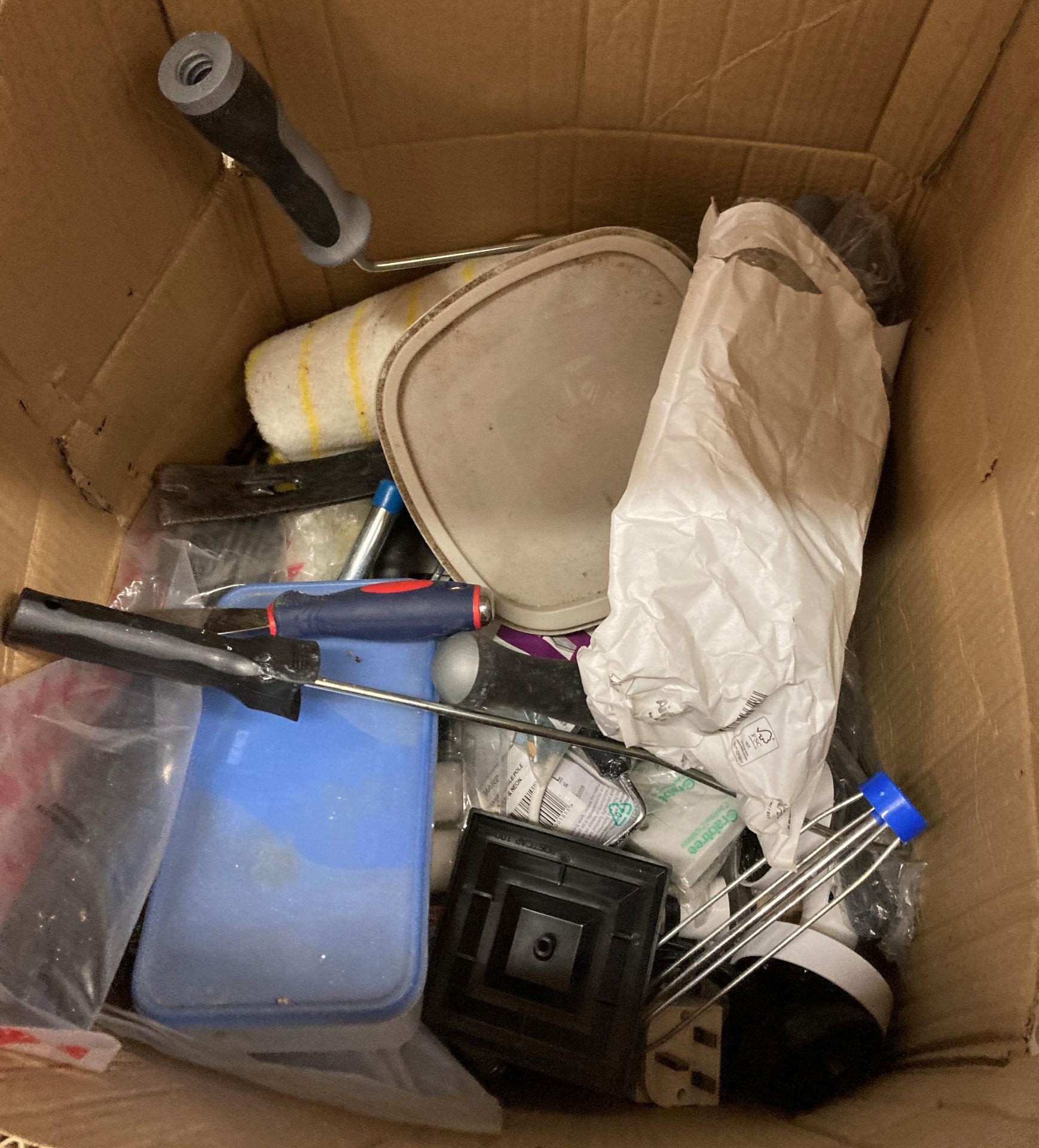 Contents to under rack - Bosch hammer drill box, tool boxes and any contents, - Image 2 of 6