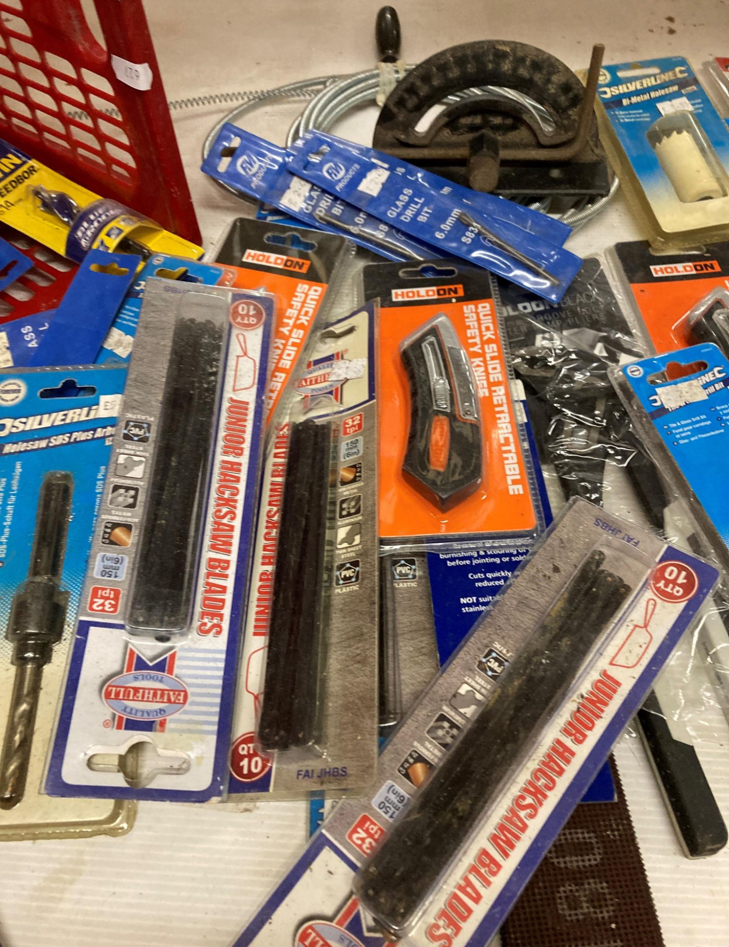Contents to crate; glass drill bits, bi-metal hole saws, safety knives, water pump, pliers, - Image 4 of 8