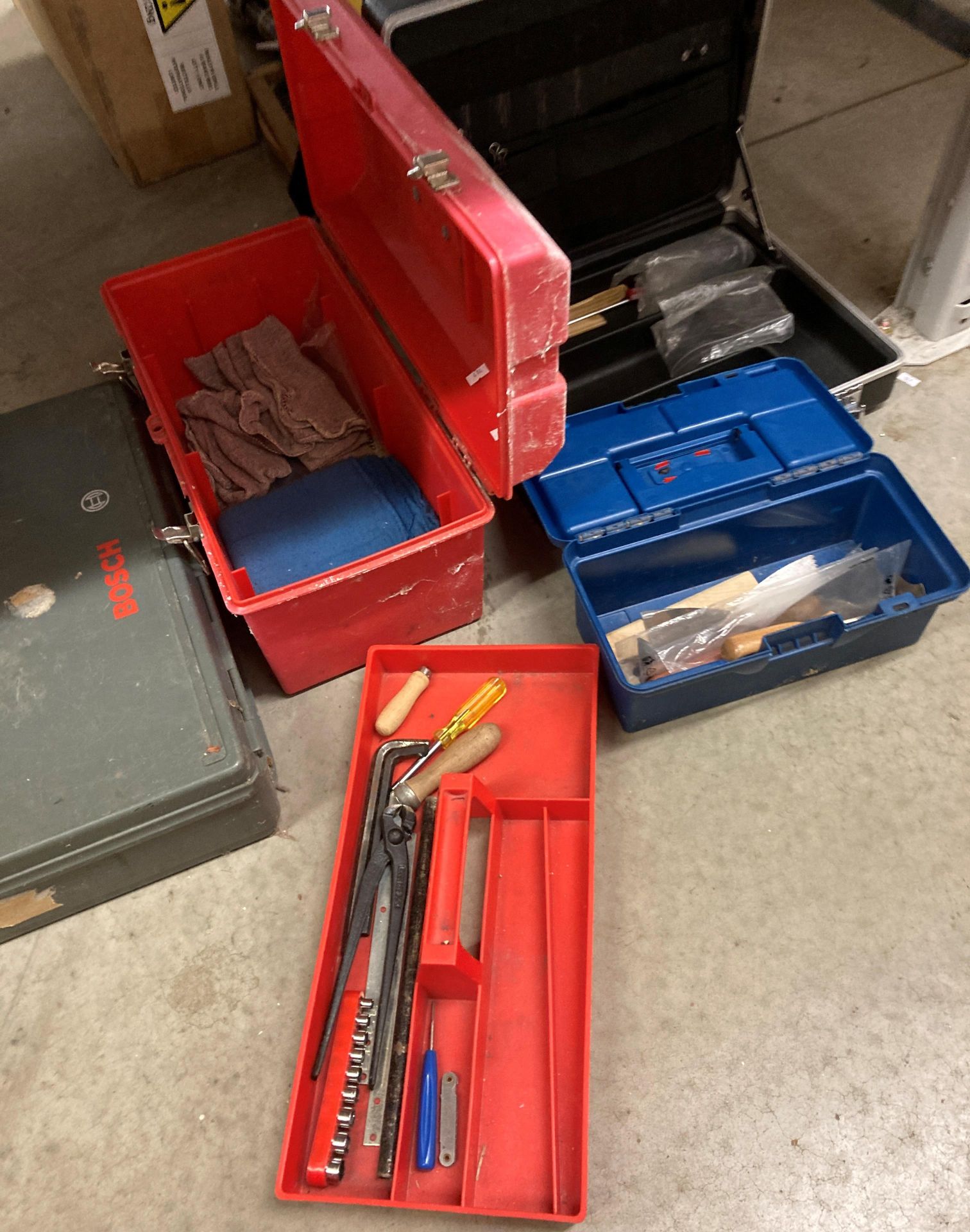 Contents to under rack - Bosch hammer drill box, tool boxes and any contents, - Image 5 of 6