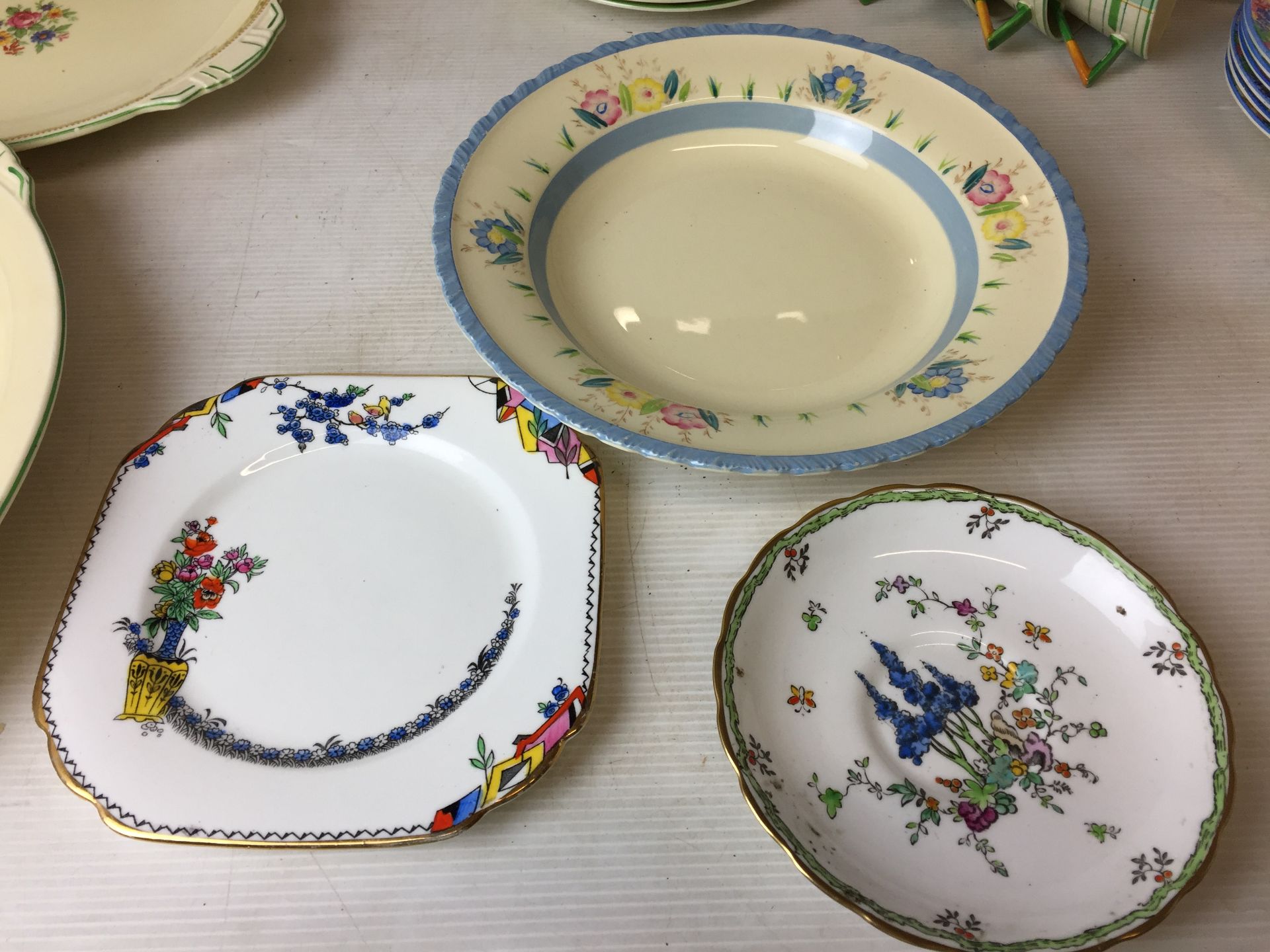 Fifty-eight items including thirteen pieces of C & E Norvile Ware flower and leaf decorated - Image 8 of 12
