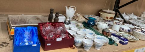 Contents to part of rack - Mdina vase, two boxed brandy balloons, butter dish,