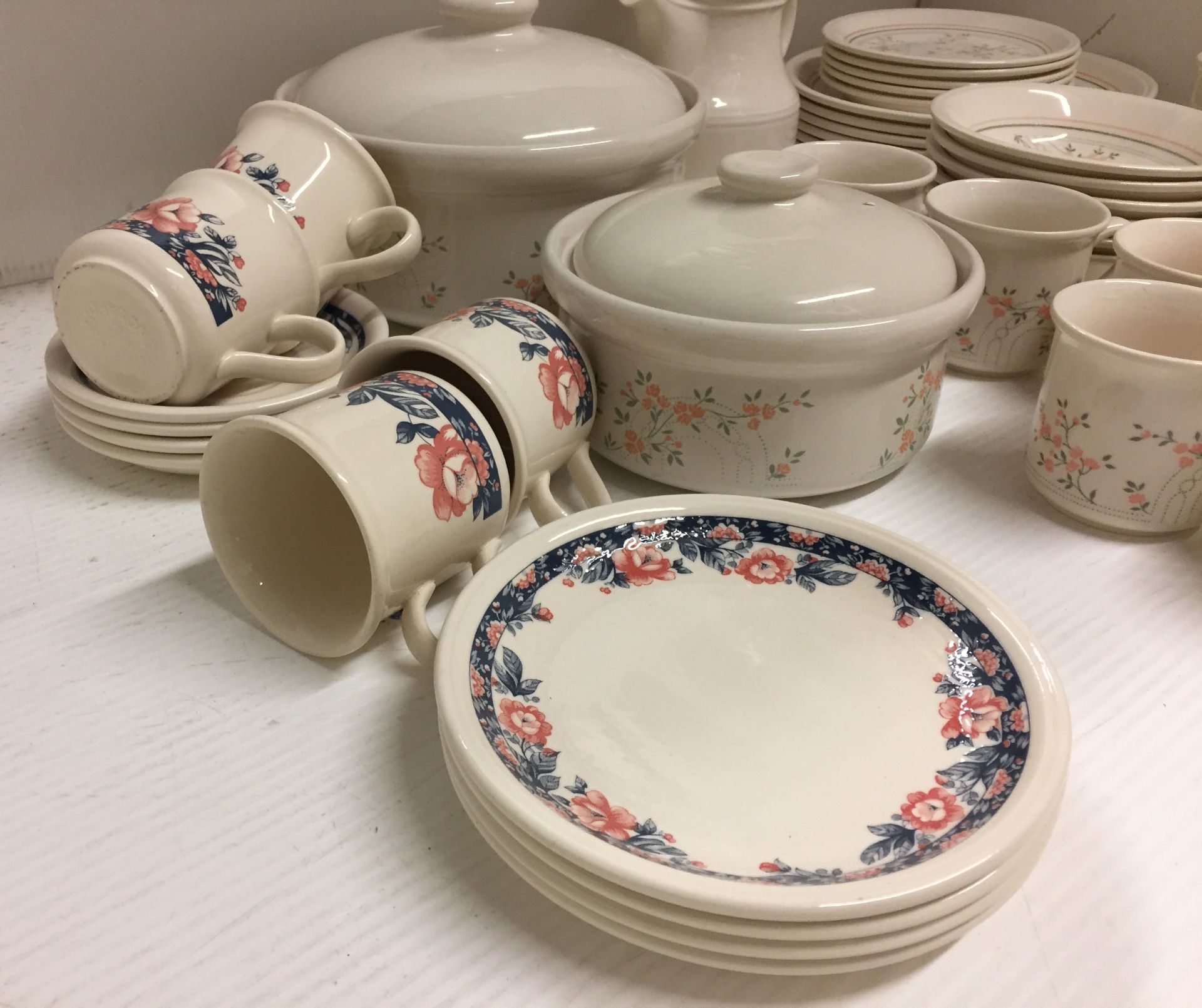 Forty-nine pieces including thirty-seven pieces of Biltons flower decorated tea/dinner/breakfast - Image 5 of 5