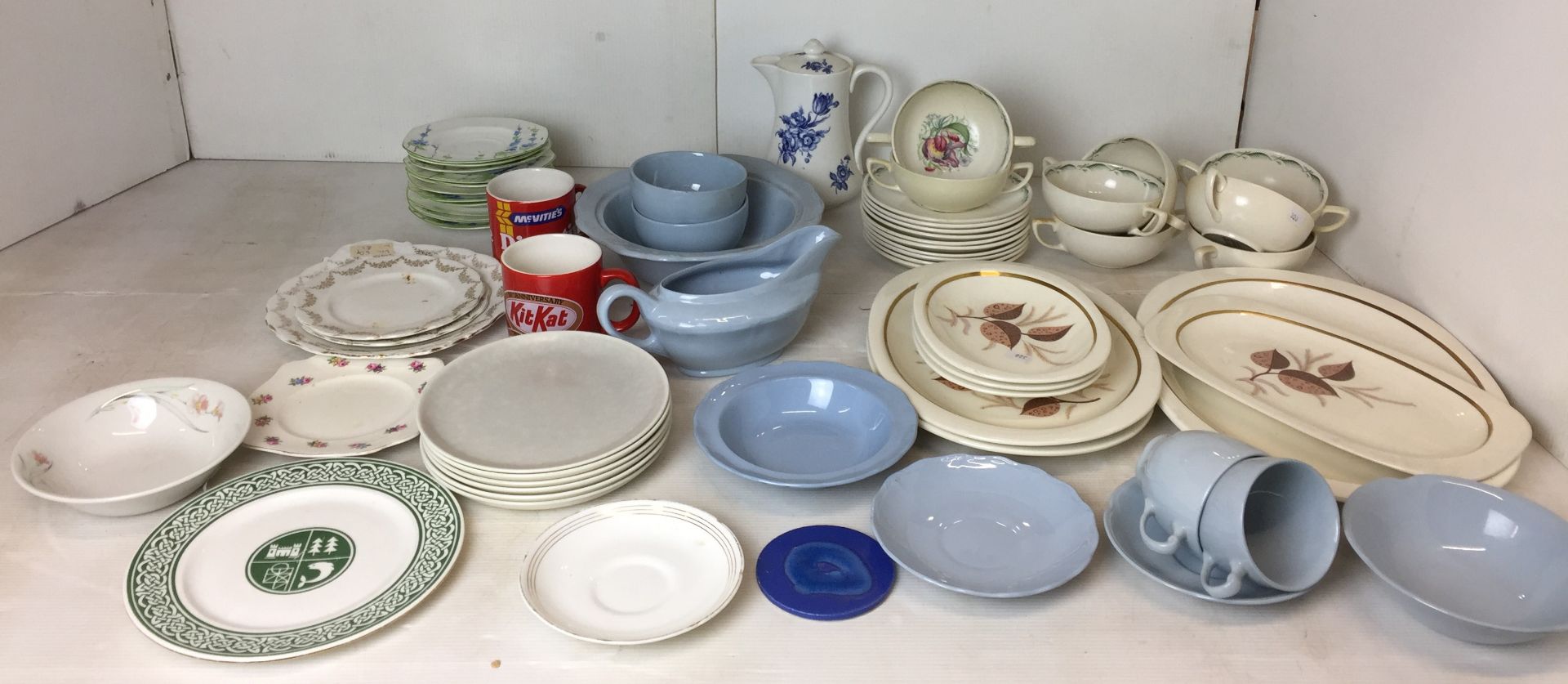 Sixty-five items including seven pieces of Royal Swan Flamingo dinner service,