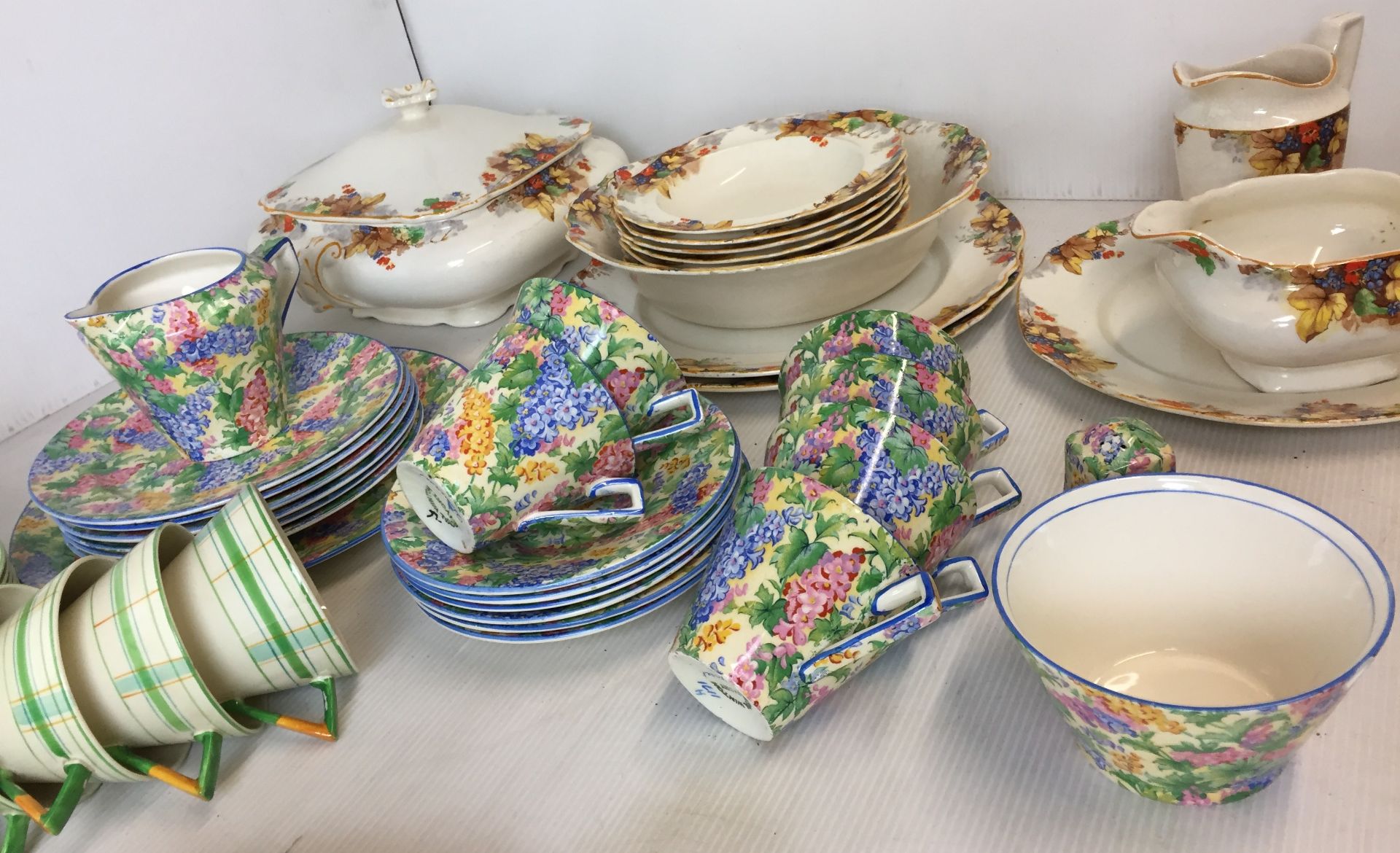 Fifty-eight items including thirteen pieces of C & E Norvile Ware flower and leaf decorated - Image 3 of 12