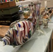 Four pieces of decorative Romanian glass - large fish 44cm long,