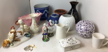 Fourteen ceramic items including Cacciapuoti two fighting cocks with damage to one foot,