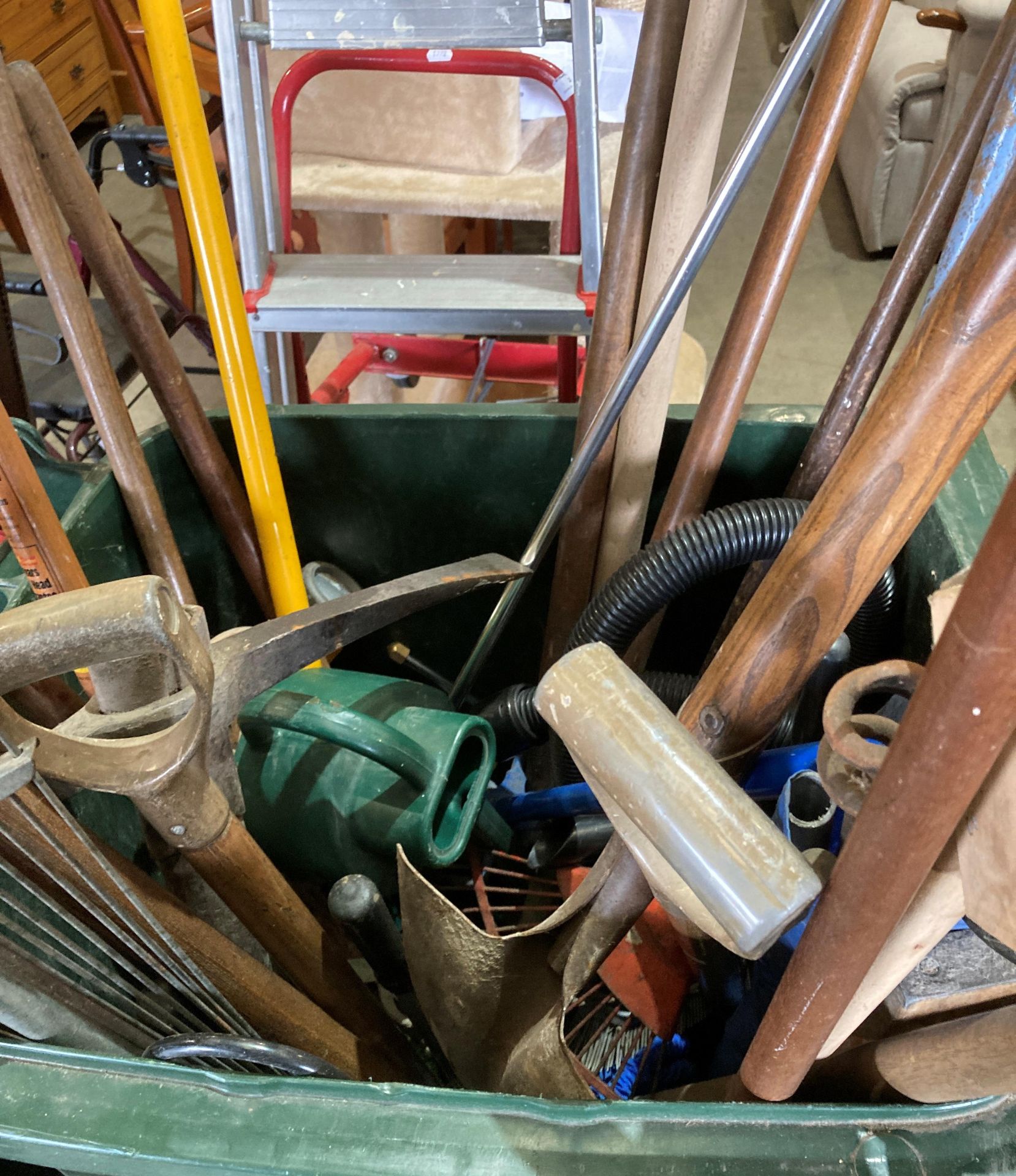 Garden tools - spades, shovel, pick, fork, drain rods, etc. - Image 2 of 4