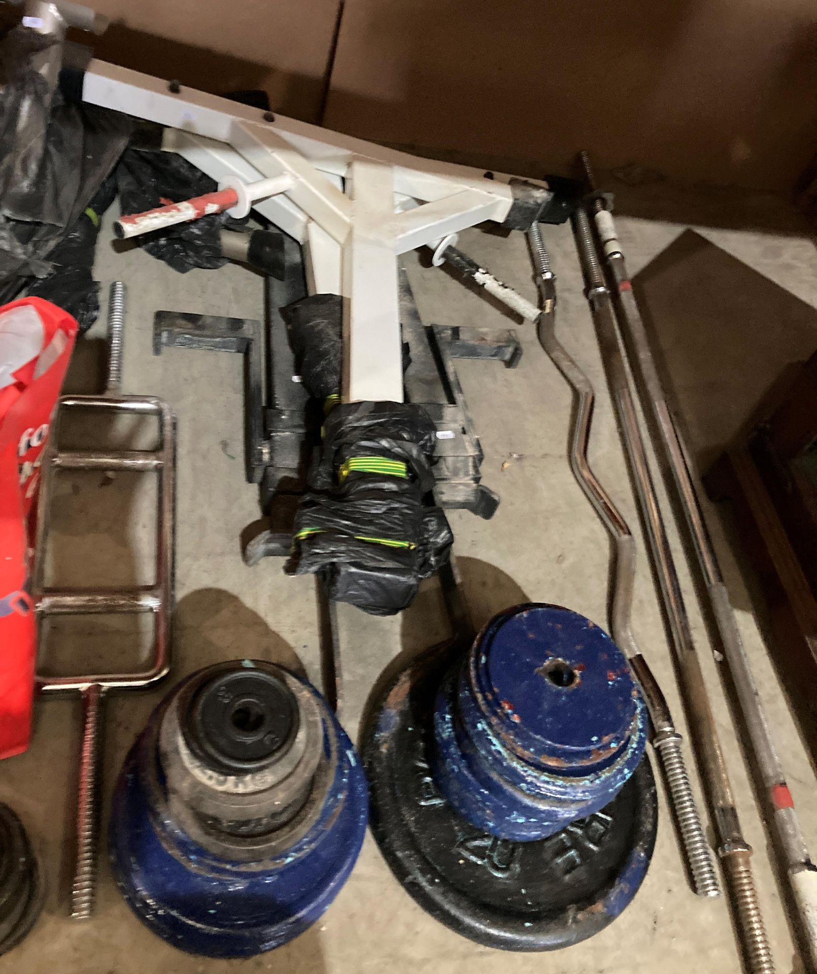 A quantity of weights and weight lifting equipment (contents to under part of rack) (CWH Ref: MA3) - Image 3 of 4