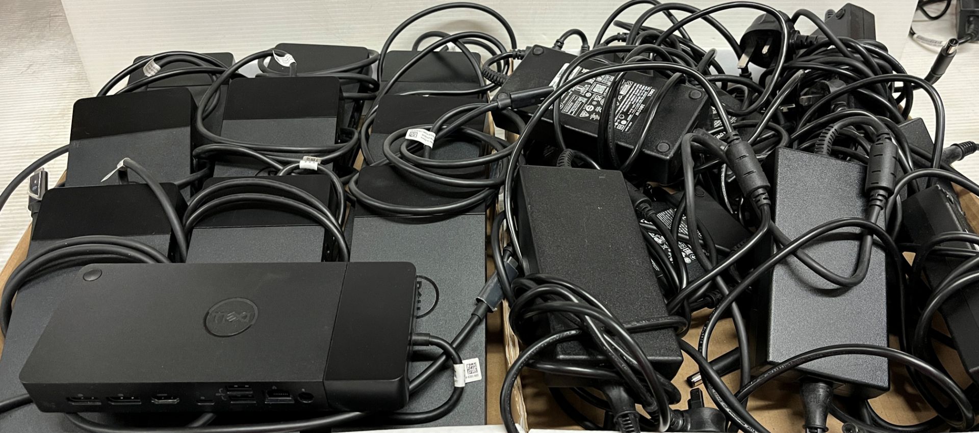 10 x Dell thunderbolt docking stations complete with power leads (CWH Ref: M08) - Image 3 of 3