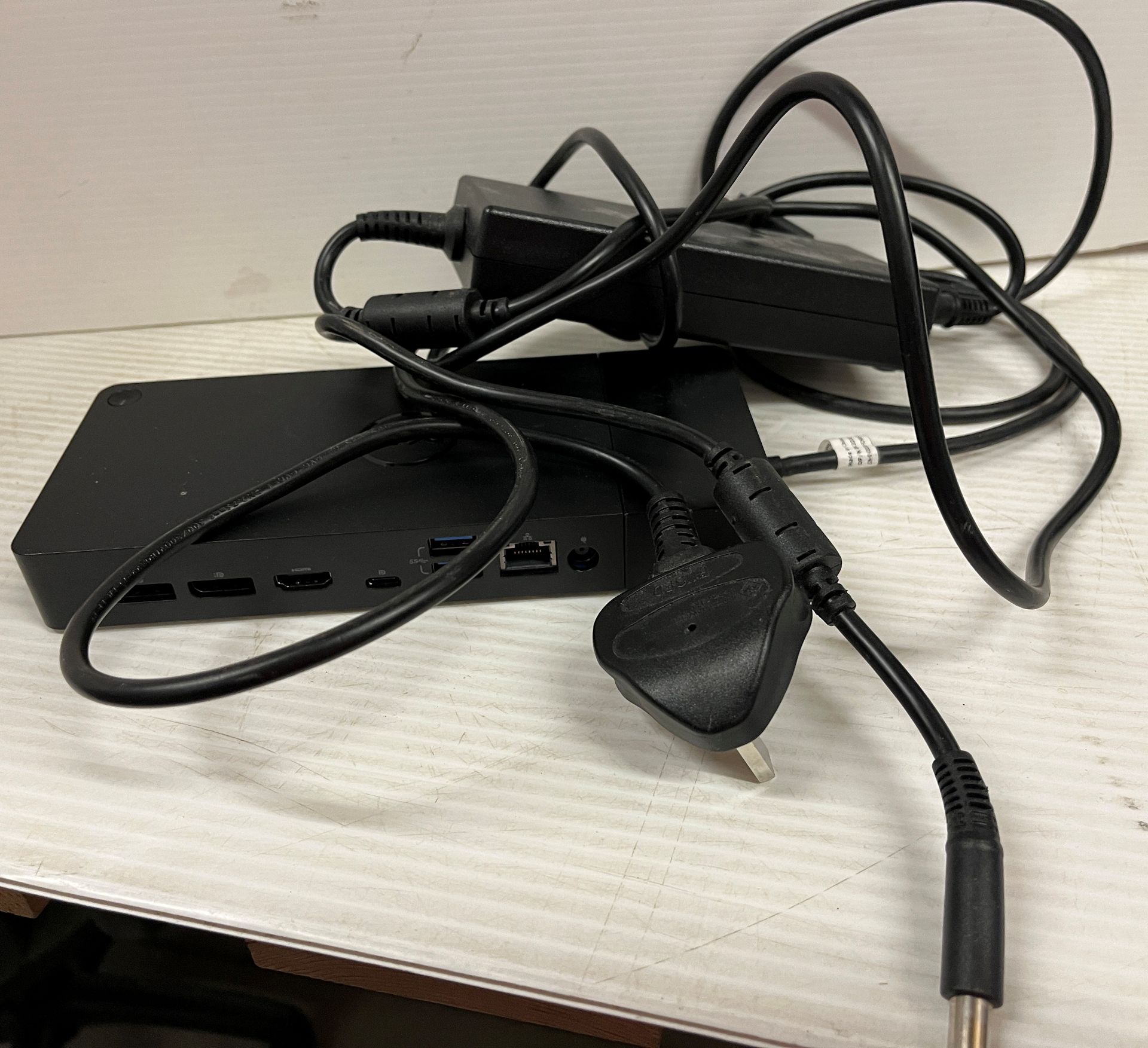 10 x Dell thunderbolt docking stations complete with power leads (CWH Ref: M08) - Image 2 of 3