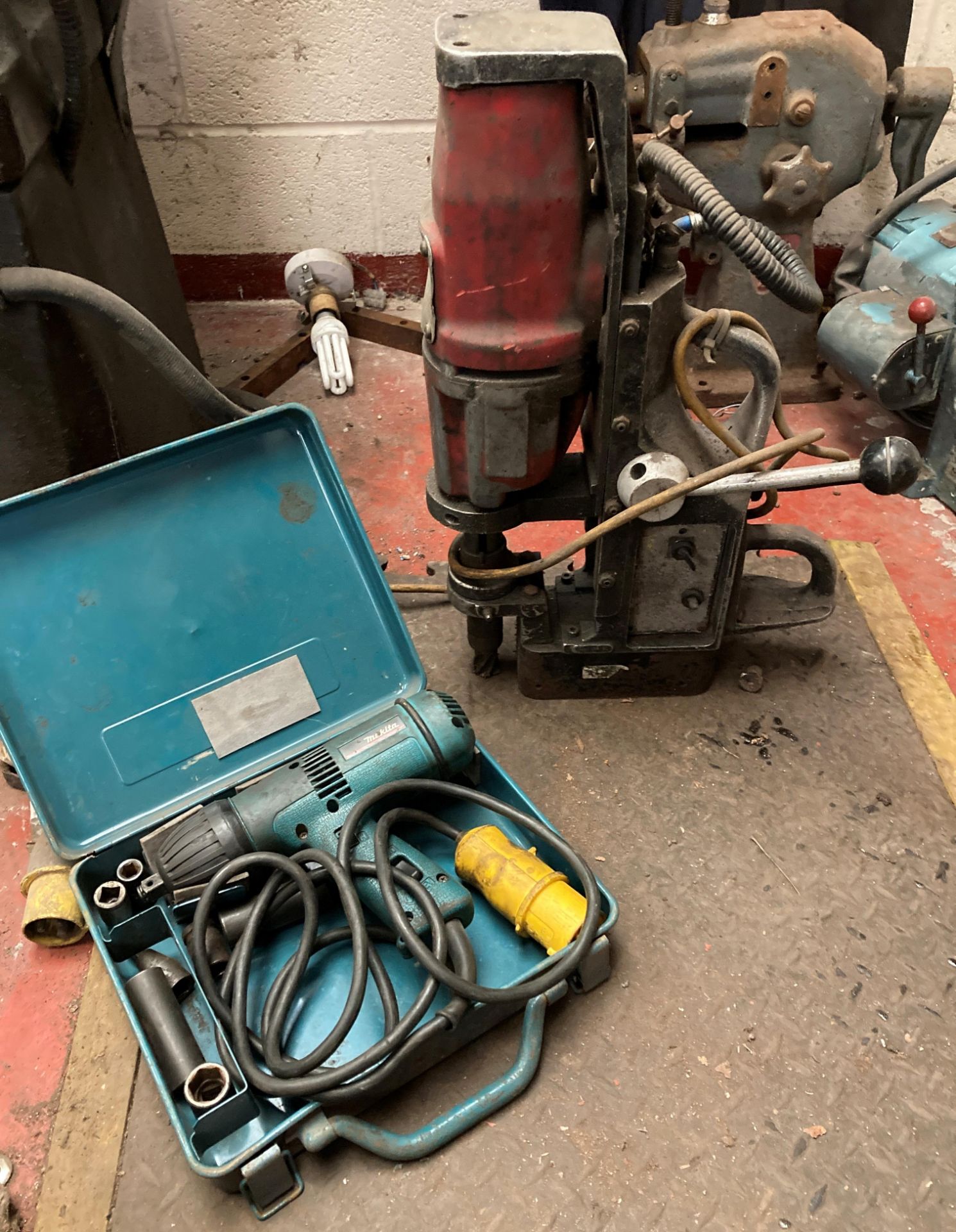 2 x 110v power tools - 1 x Makita 6904 VH impact wrench,