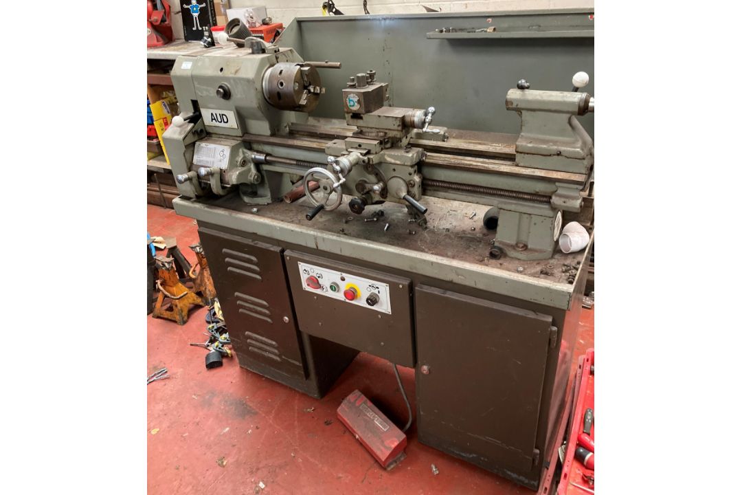 1 x Boxford Aud 5 inch Lathe with three jaw chuck (3 phase - no power cable) and emergency foot - Image 5 of 7