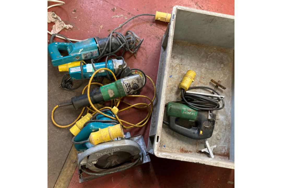 5 x assorted 110v power tools - Makita 10mm angle drill, JR300 reciprocating saw, circular saw, - Image 1 of 3