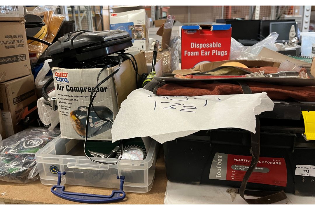 Contents to part of rack - an assortment of soap dispensers, foot pumps, air compressors, - Image 3 of 6